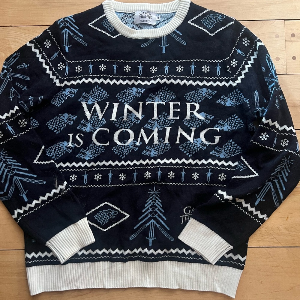 Game of thrones fans here is the sweater for you! Size medium - Picture 2 of 3